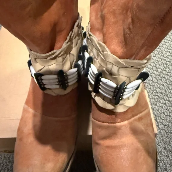 Free Bird Barra size 8 short booties ivory detail - Picture 6 of 8